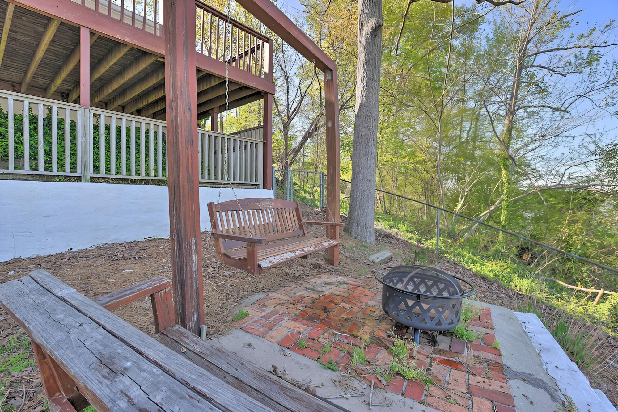Lakefront Abode w/ Dock ~ 15 Mi to Talladega! view 3