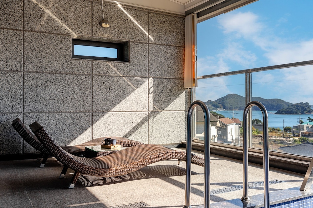 Geoje Pension Kan Pool Villa