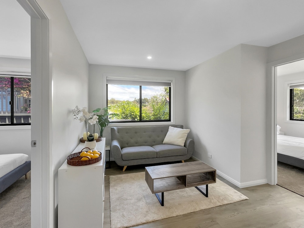 Spacious 4-bed House Near Batemans Bay Centre