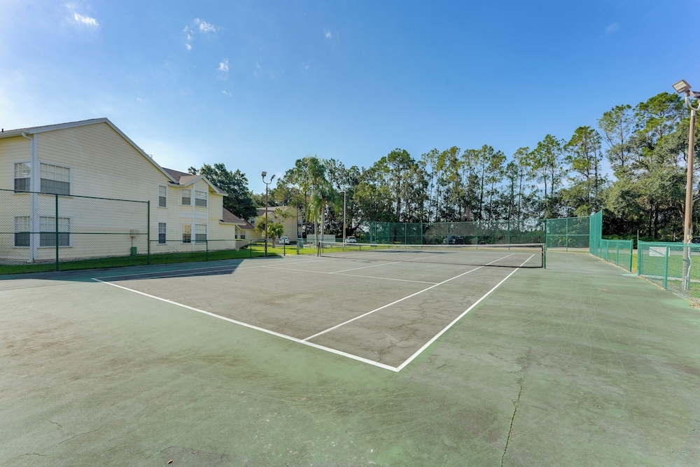8 Mi to Disney: Resort-style Condo w/ Pool Access