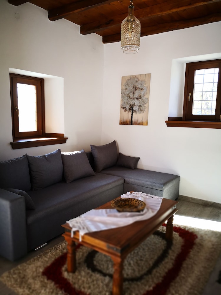 Effrosini Stonehouse Portaria