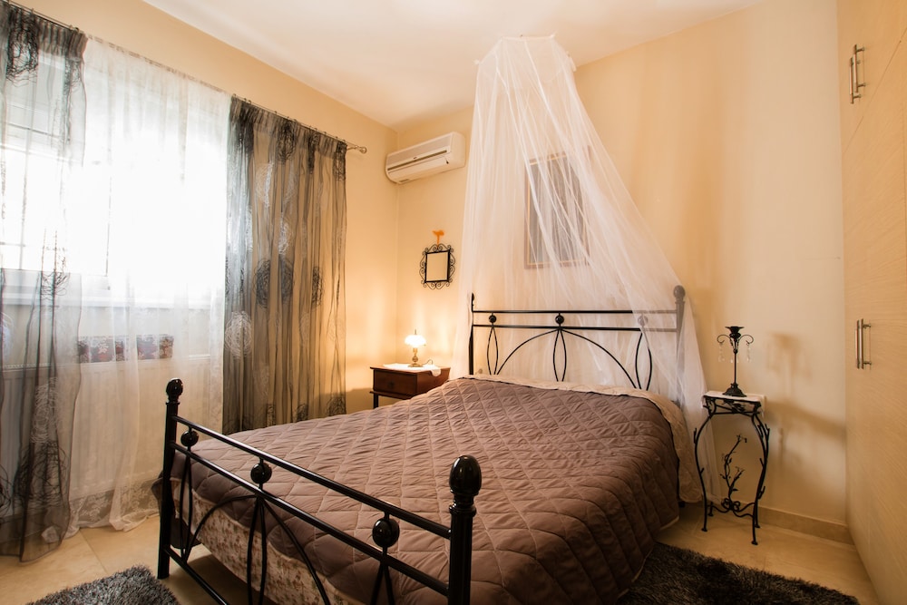 2Floor Apartment en Karpathos — bedroom