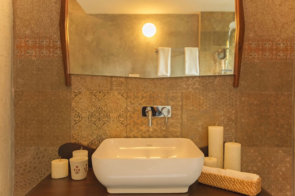 Salt by Hireavilla - 4BR w Heated Pool in Siolim