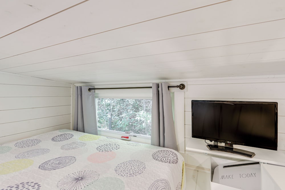 Blue Ridge Mountain Tiny Home: Escape to Nature!