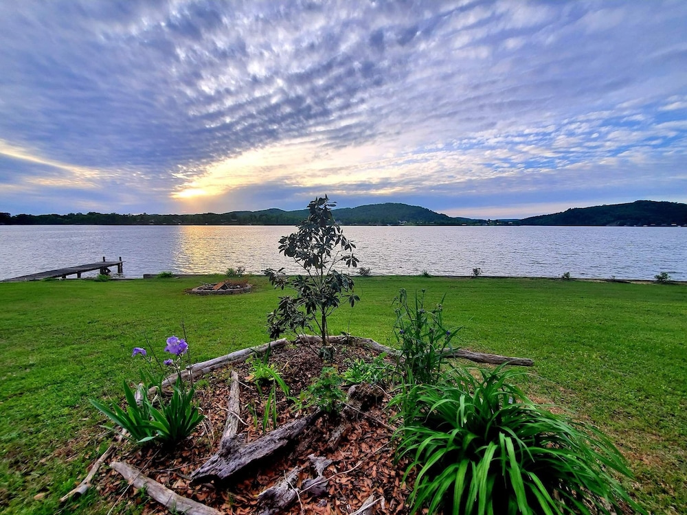 Lakeside Retreat On Neely Henry Lake 1 Bedroom Villa by RedAwning - Property Image 21