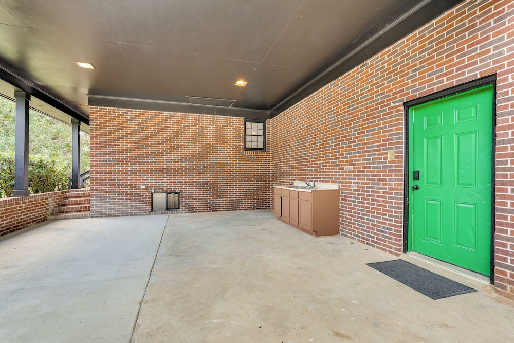 Group Getaway w/ Fenced Yard & Pool Table in Wrens