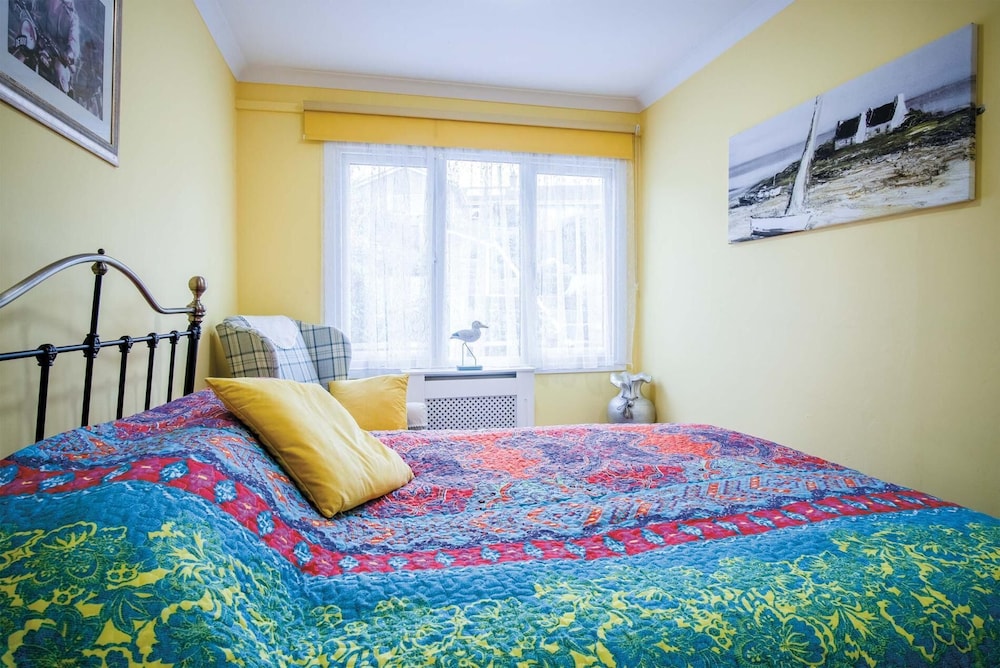 Gwelfor - 2 Bedroom Holiday Home - Solva view 4
