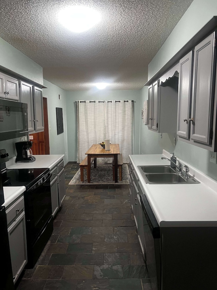 Hardwood Guesthouse