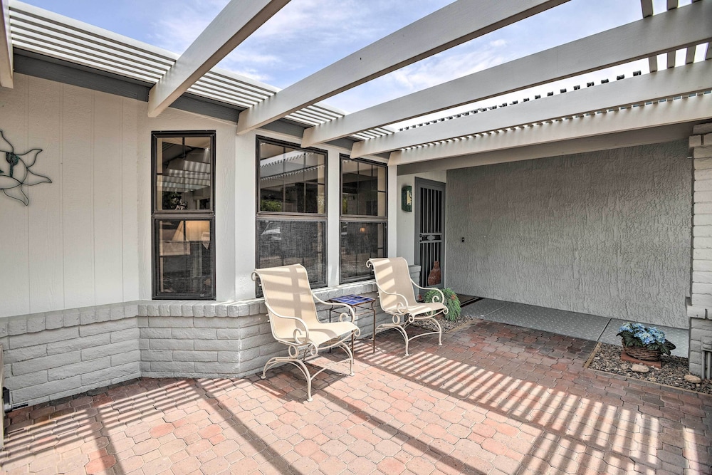 1 Mi to Golf Courses: Family Sun City West Home view 5
