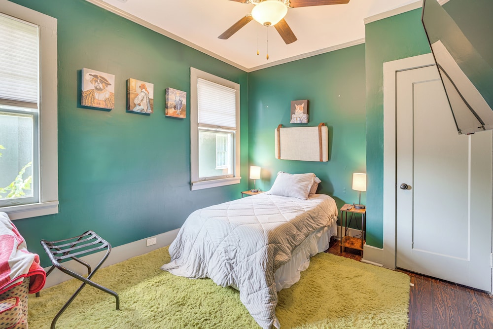 2 Mi to Dtwn: Stylish Urban Retreat in Birmingham