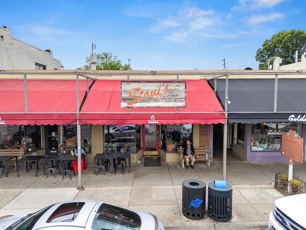 Classic Charm on Ashland For 8