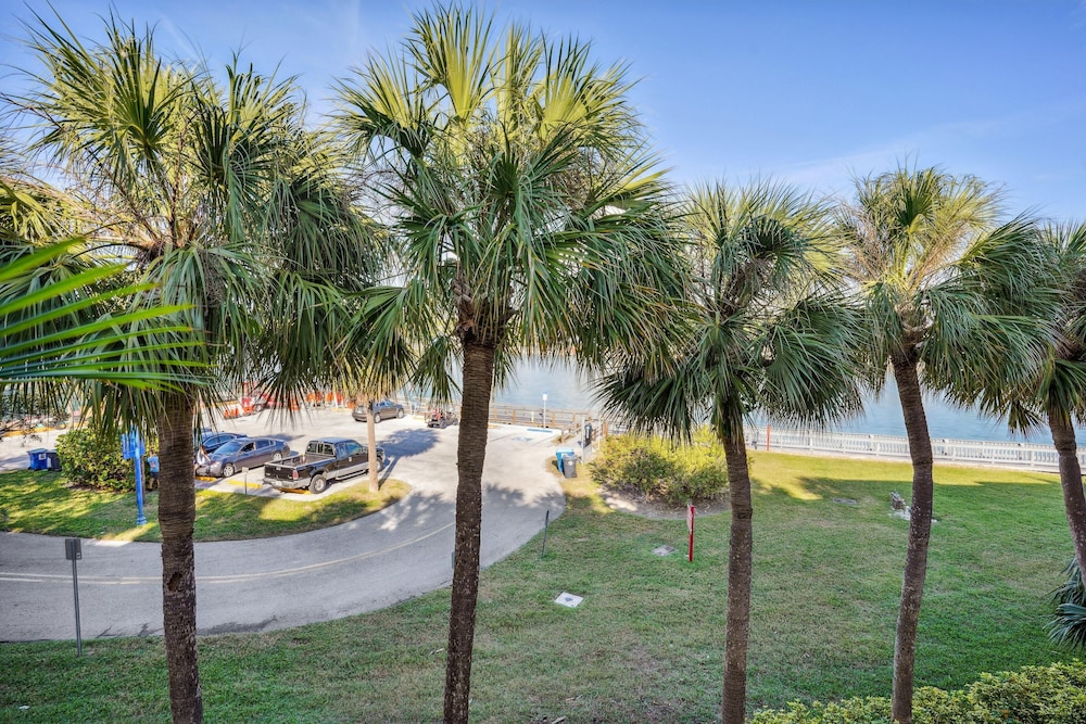 Land's End 1-306 Bay Front- Premier