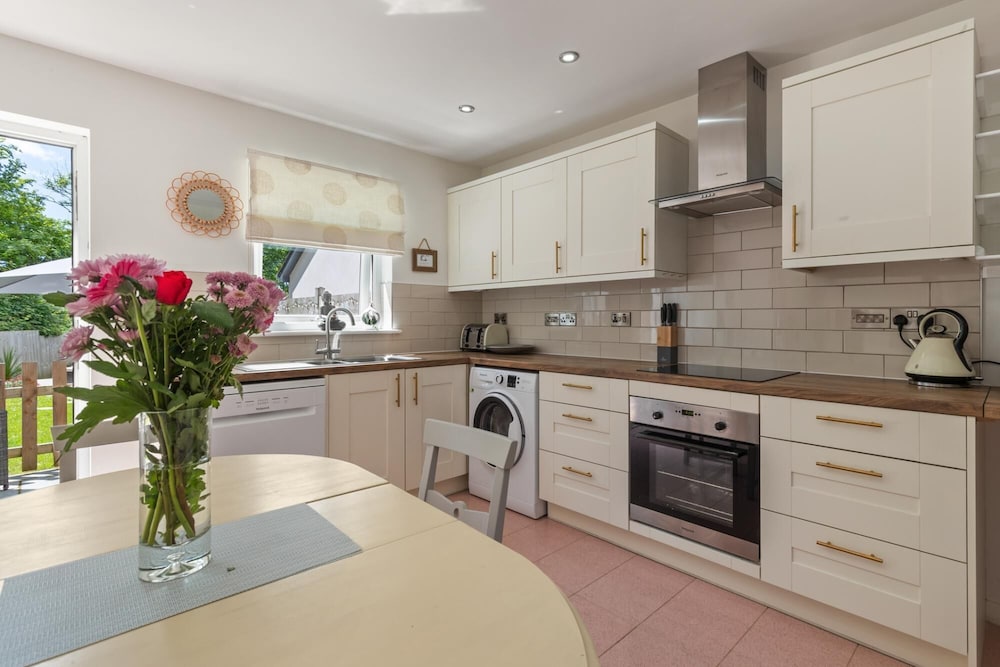 Parsonage Cottage- Peaceful Dog Friendly Cottage view 3