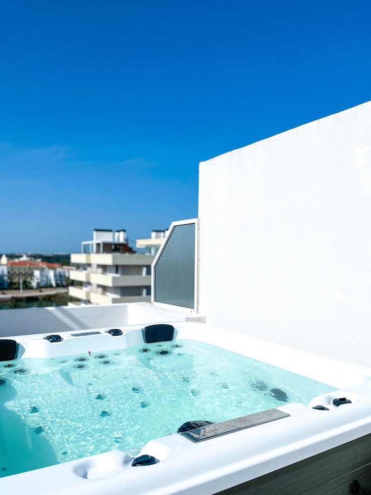 Penthouse Triplex com Jacuzzi T3 HsR Vilamarina