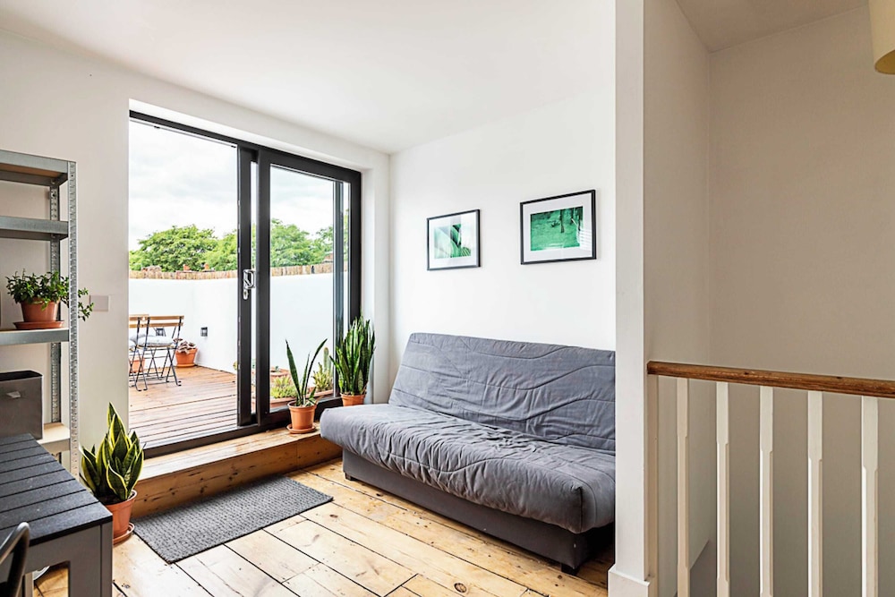 Stylish Chiswick Apartment With a Private Terrace