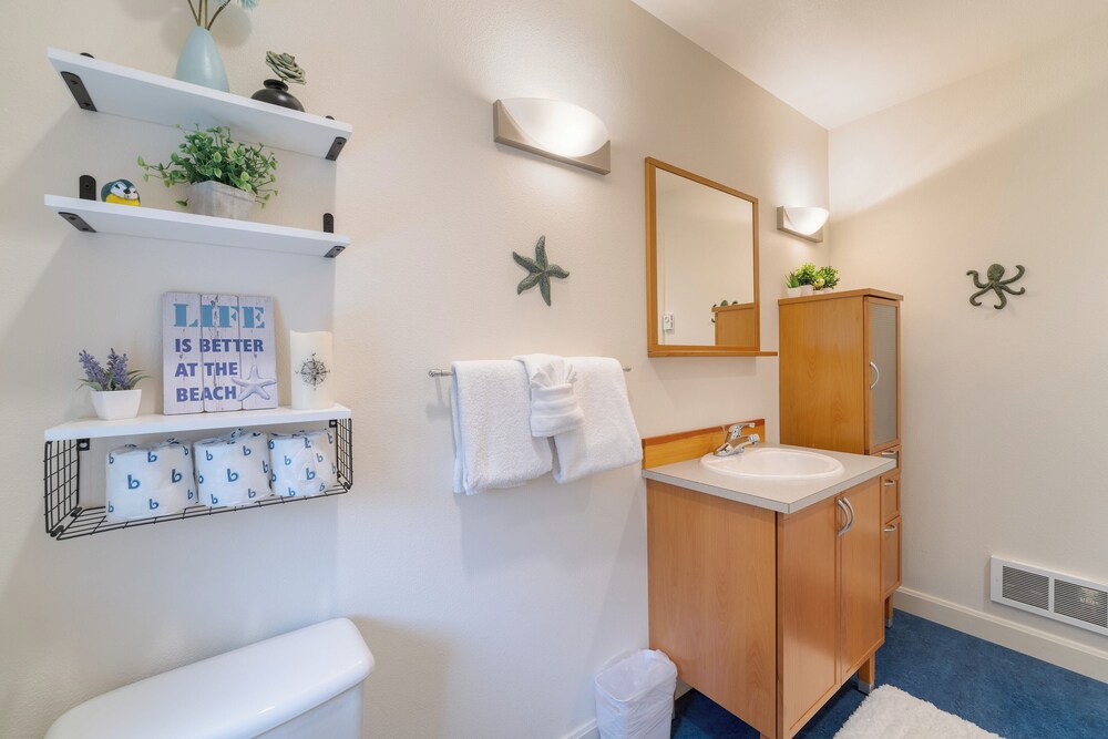 Lolis Place by Avantstay Walk to the Beach + Private Hot Tub view 2