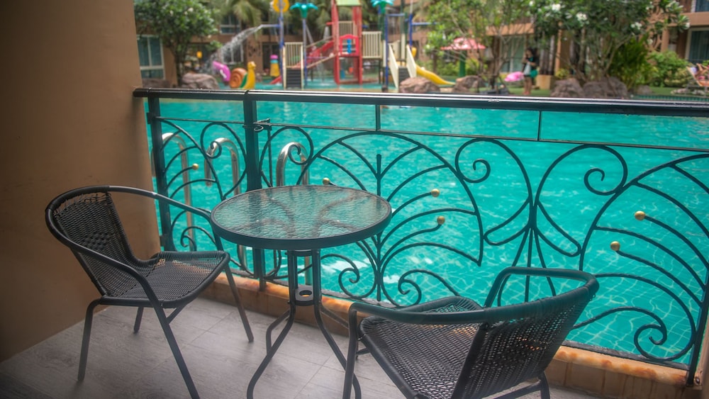 Atlantis Condo Resort Pattaya by Vichairat