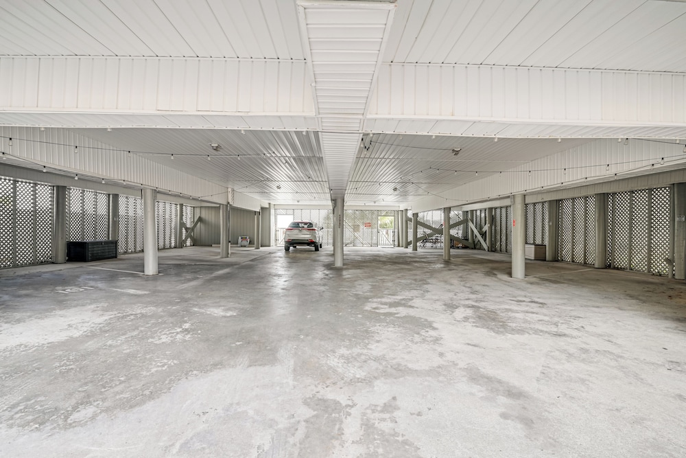 Oceanfront Condo w/ Pool Access in Surfside Beach!