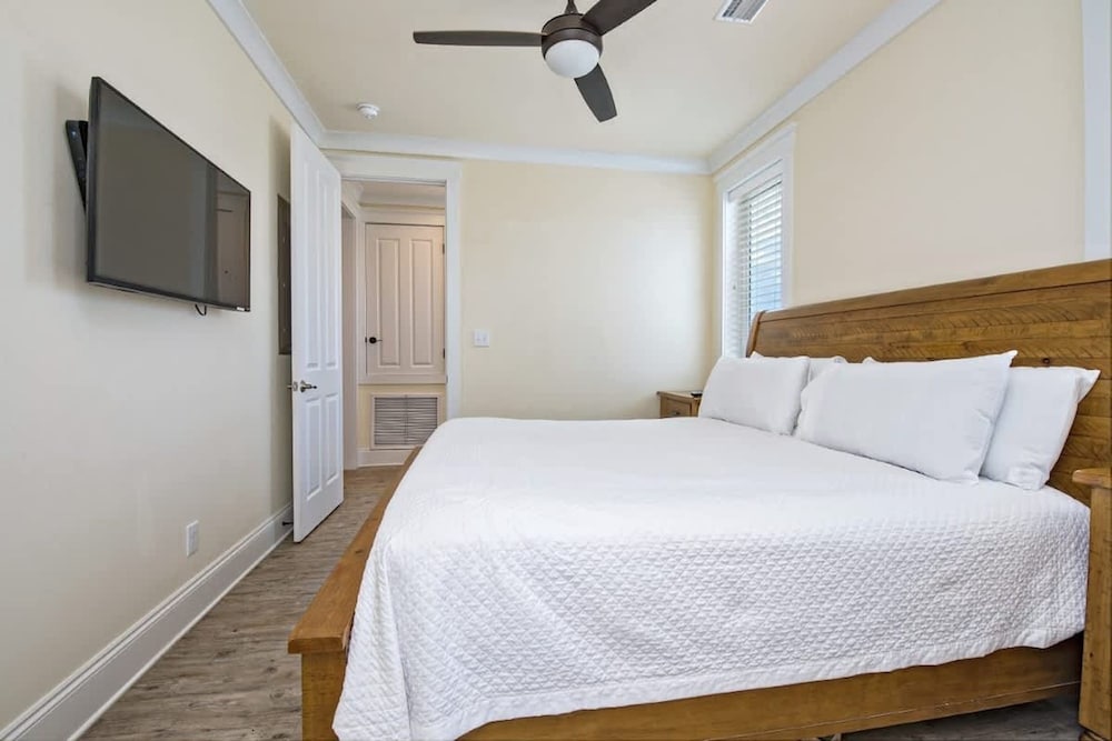 Beachfront 5bed Easybreezy East