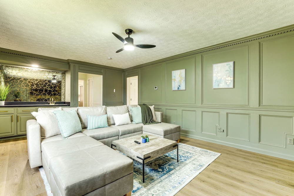 5 Mi to Stone Mountain: Lakefront Family Home
