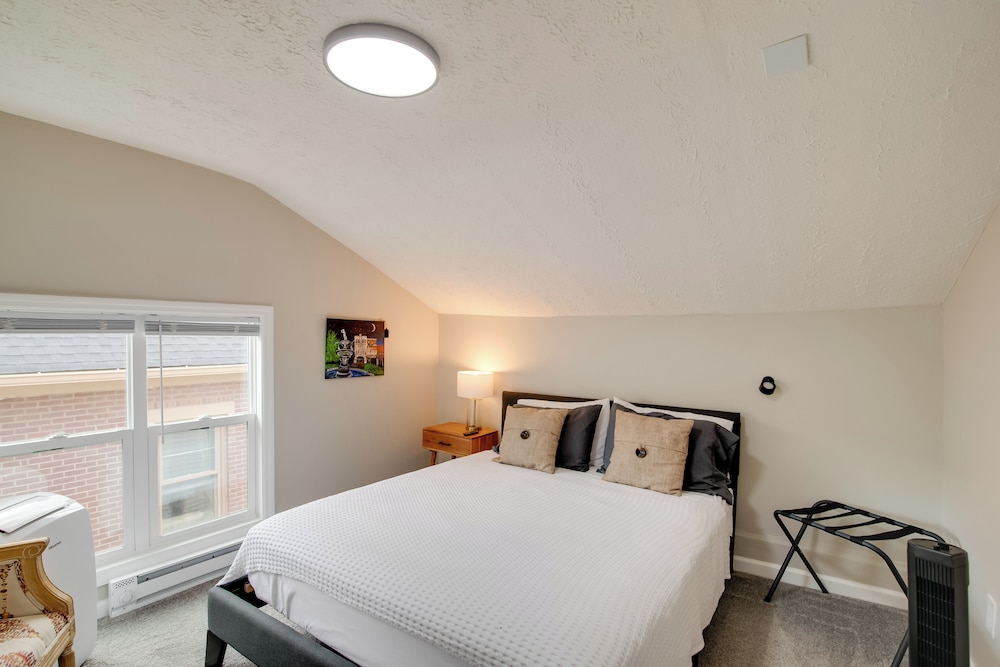 Walk to Wku, Bars & Dining! Updated Duplex Home