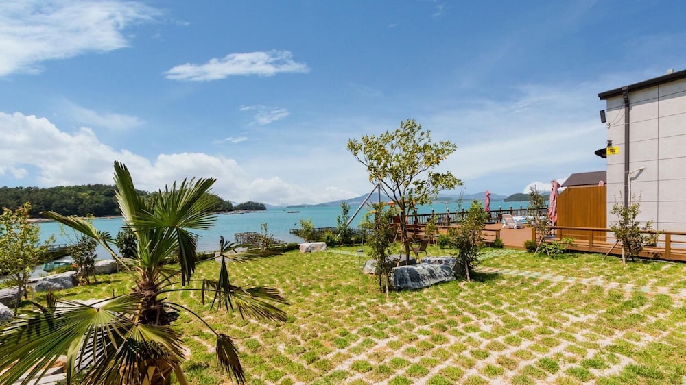 Yeosu Dolsanmaru Pension