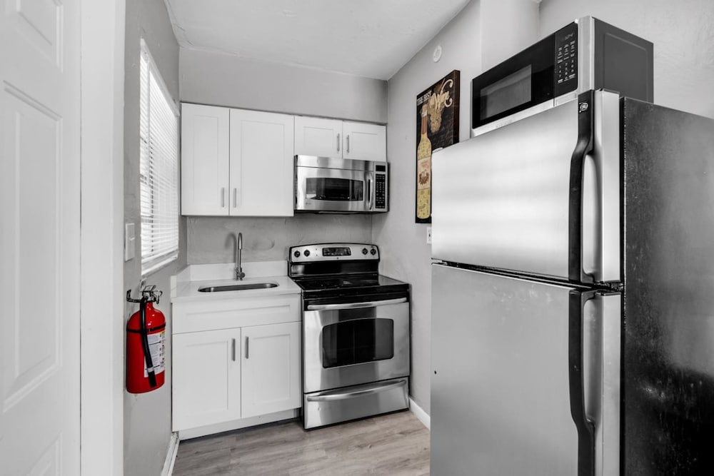 Chic 1BR Getaway Near FLL Airport 6 MN to Ocean