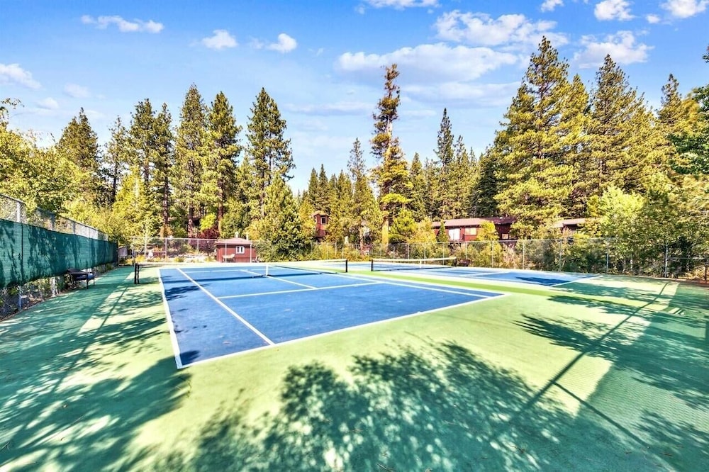 Park View Paradise 3 Bedroom Condo by RedAwning - Property Image 12