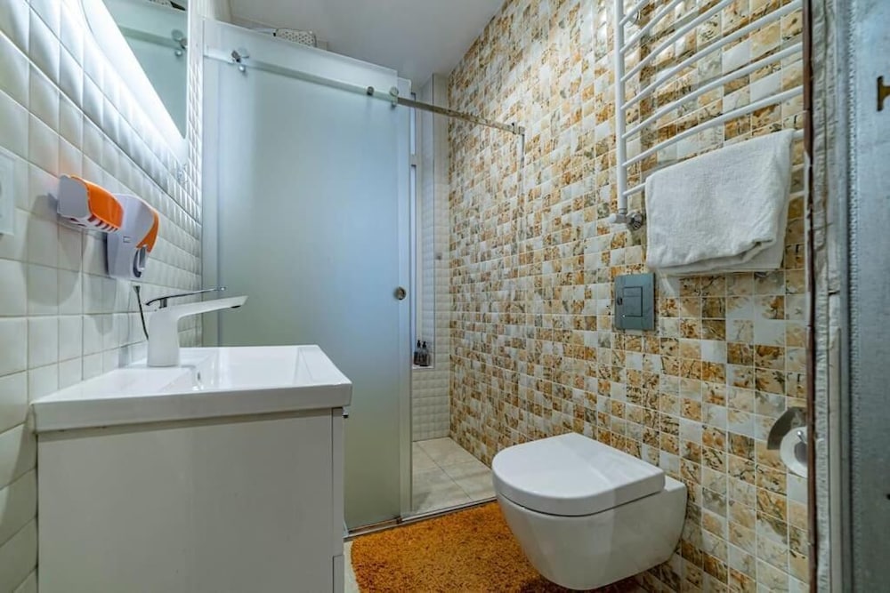 Luxurious Amber Villa With Private Pool and Garden Views