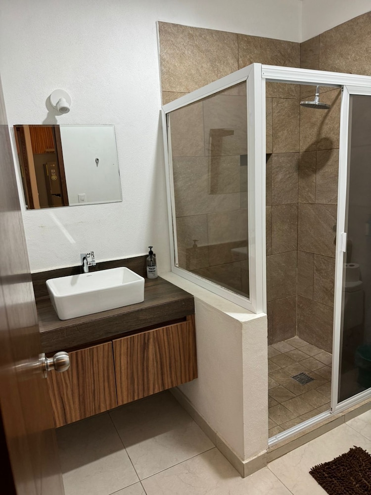 Cambria Versalles by Tovigo Rentals