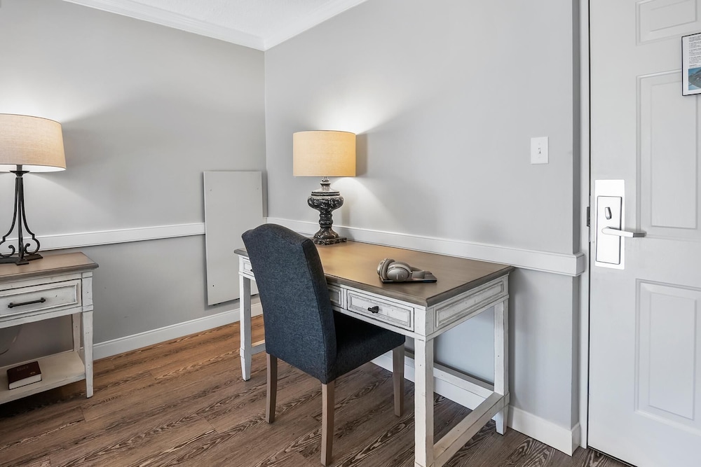 First Floor Bay View Deluxe Suite view 3