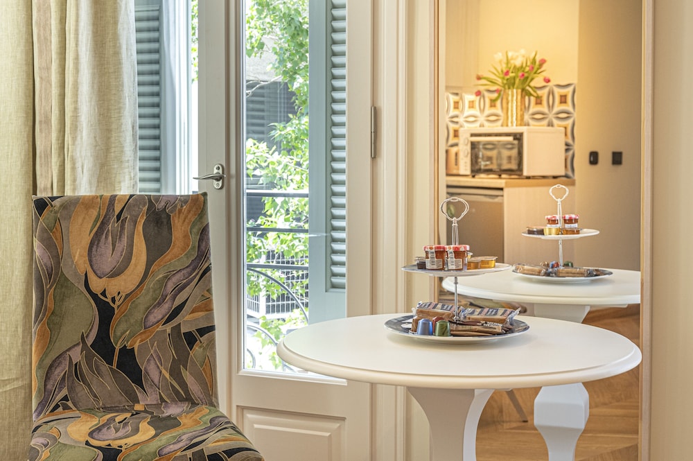Ipelhome Plaka Boutique Apartments