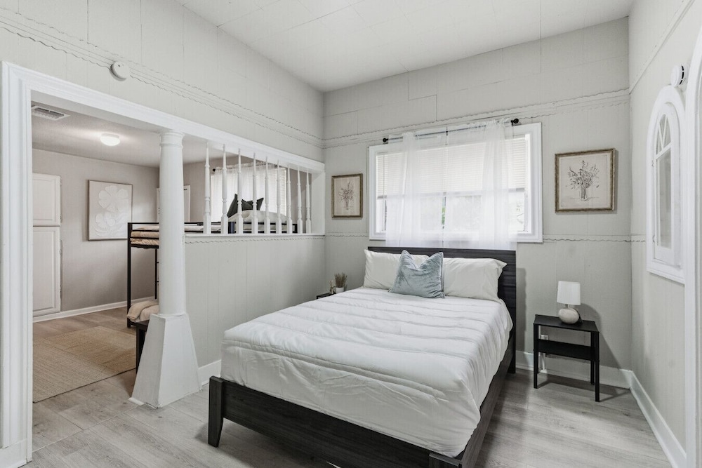 Spacious 2BR Duplex Near Downtown San Antonio