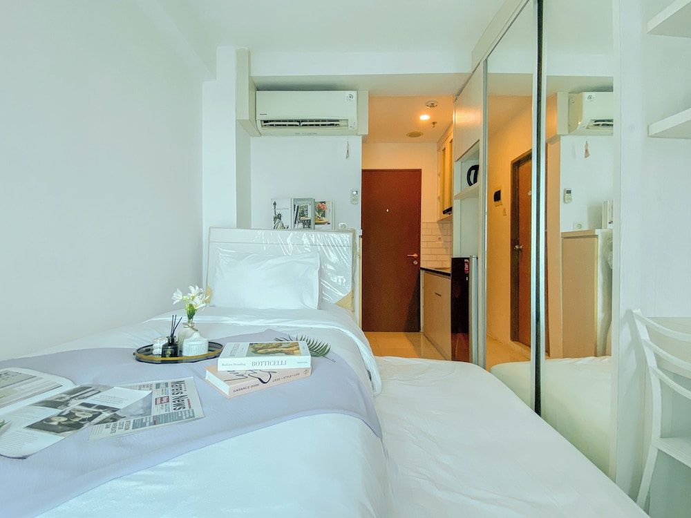 Comfy And Minimalist Studio Apartment At Tifolia