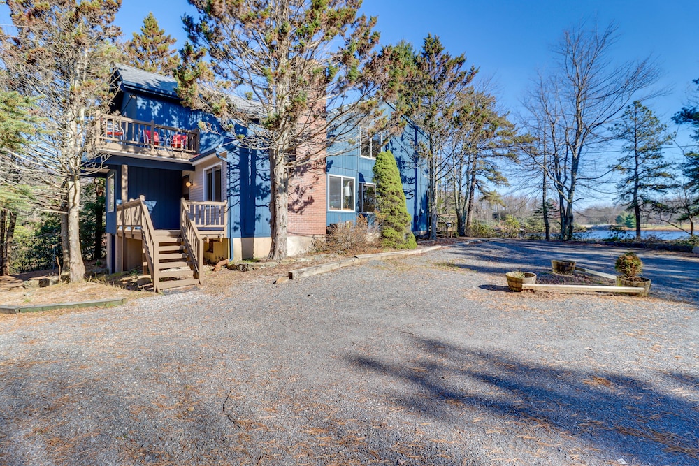 Near Skiing: Lakefront Gem w/ Kayaks in Long Pond view 3