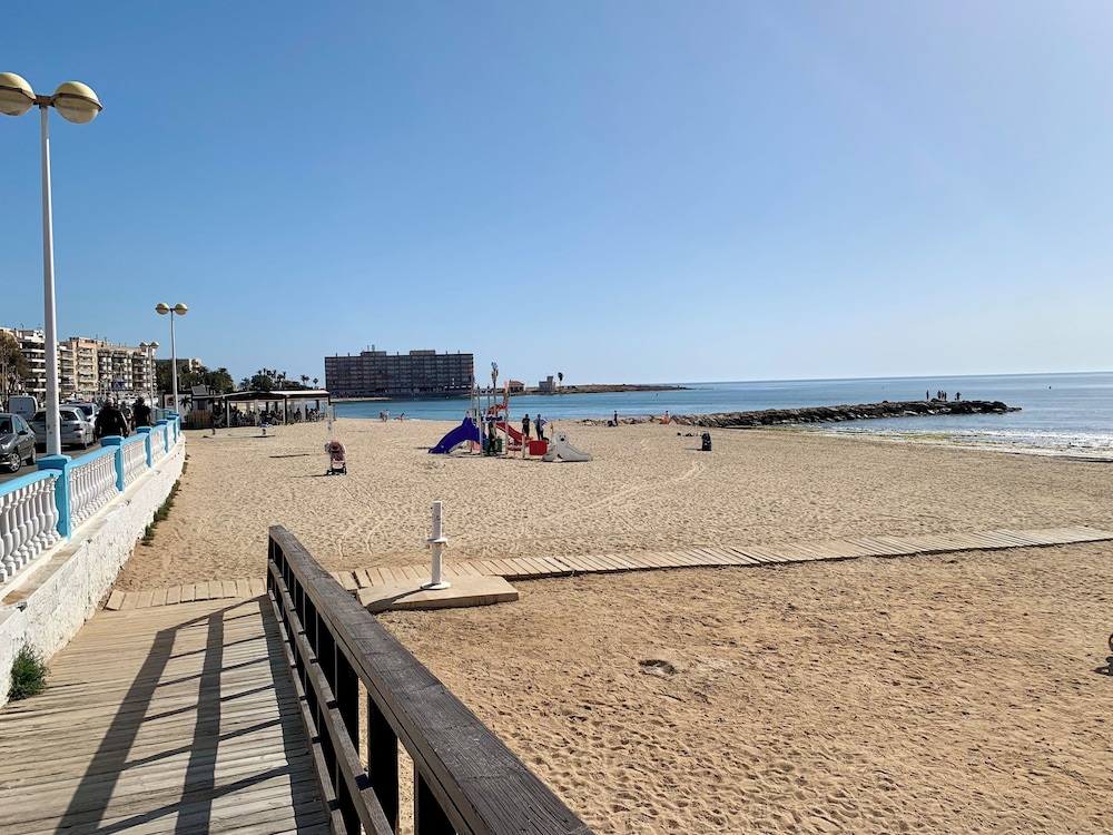 Comfortable Spacious Family House, Large Terrace and Garden, Beach and Bars