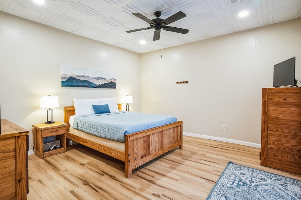 Deerfield Hideaway At Old Smokey 5 Bedroom Home
