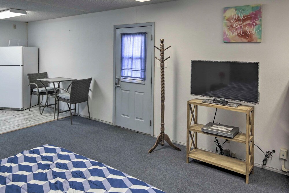 Apartment ~ 12 Mi From Hualapai Mountain Park