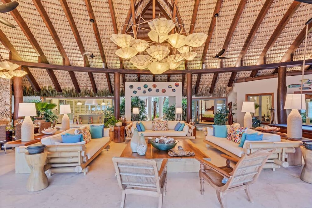 Dazzling Beachfront Villa With Swim-up Bar