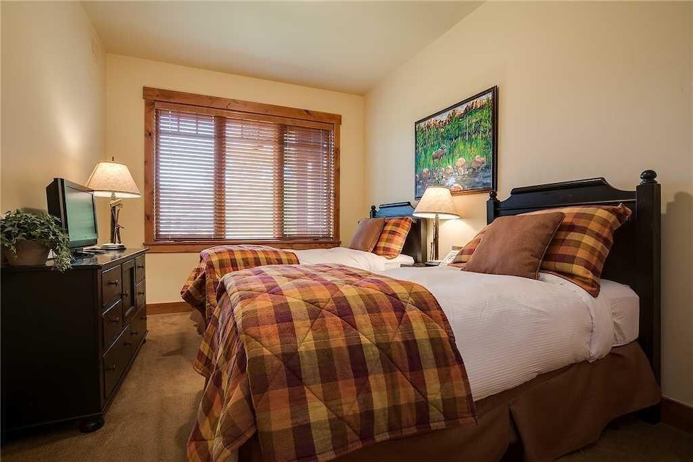5305 Emerald Lodge, Trappeur's Crossing Apartment 4