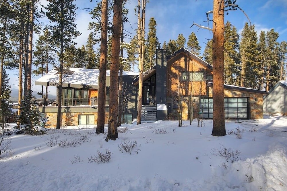 Cloud 4 Bedroom Home by RedAwning