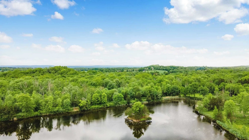 Pondfront Gem Minutes From Hudsons Best Shops & Cafes The Stillwater House