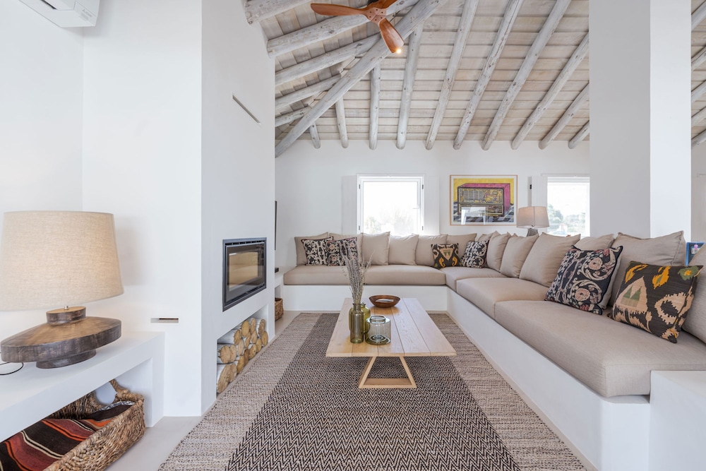 Wooden Villa By Cadenzalux