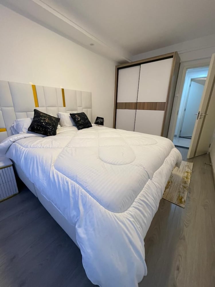 Lux Suites Goldpark  Homes Kilimani view 4
