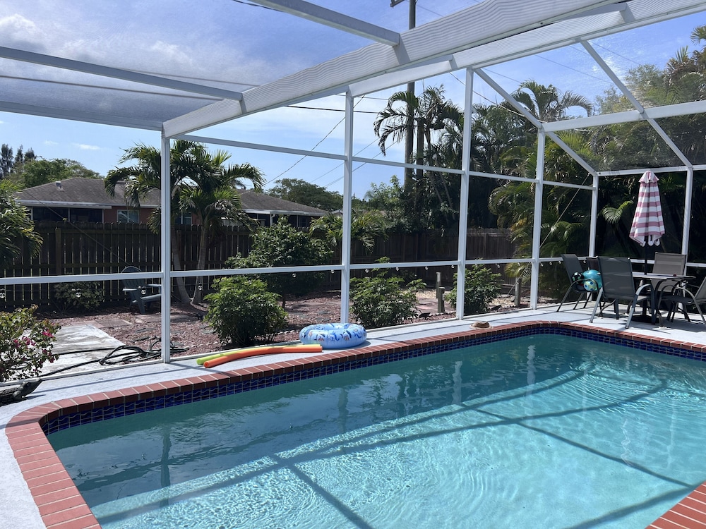 97th Ave North Naples Park Ocean Vanderbilt Beach 4 Bedroom Home