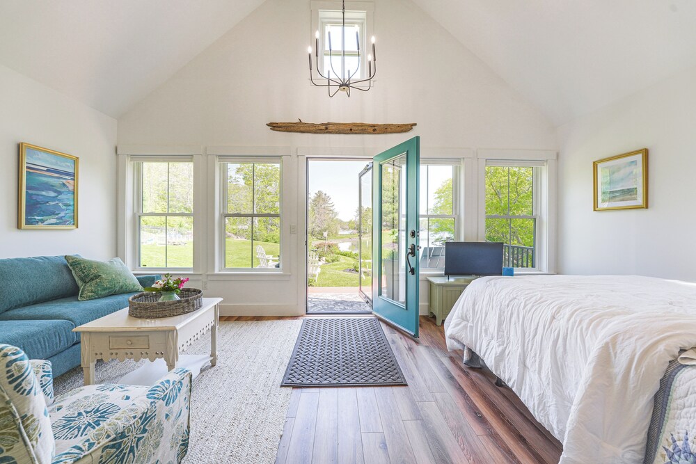 Oceanfront Studio w/ Private Dock in Harpswell!