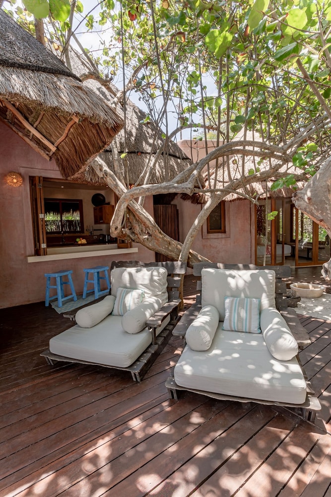 Anana Casa Cantarena Beachfront Meals Included