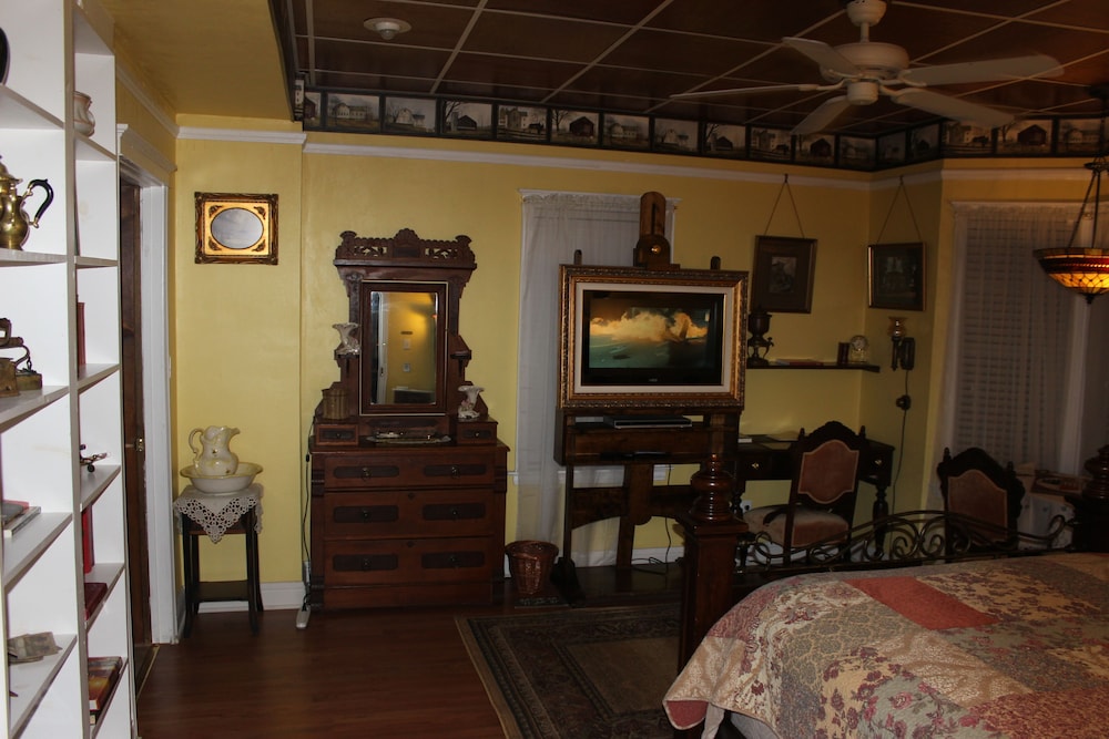 Book Nook Inn