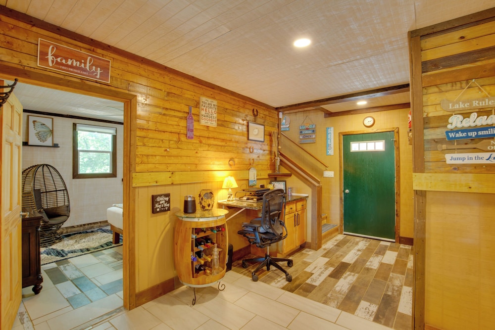'bayview' - Lakefront Family Cabin in Odessa!