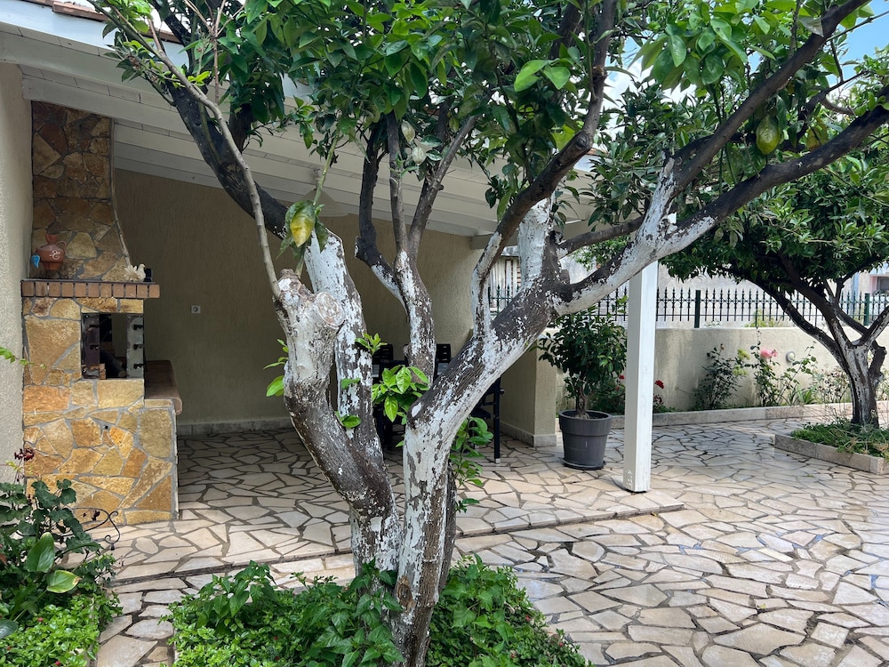 Kika Residence - 2 Bedroom House With Barbeque